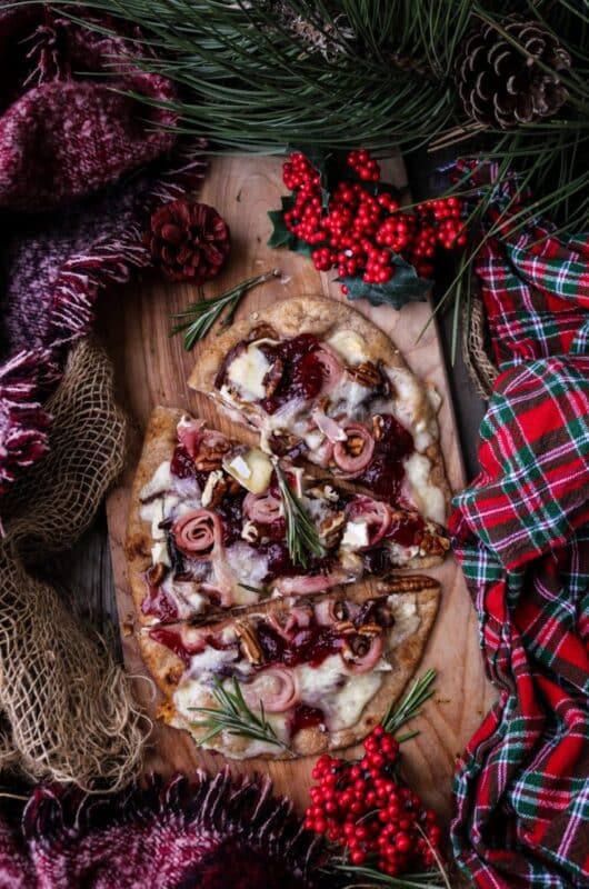 Christmas Lingonberry Brie Naan Pizza: A Festive Appetizer