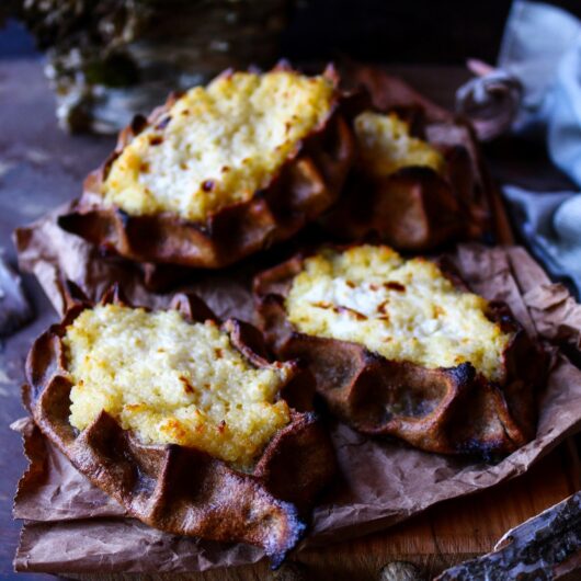 Karjalanpiirakka – Karelian Pies with Millet