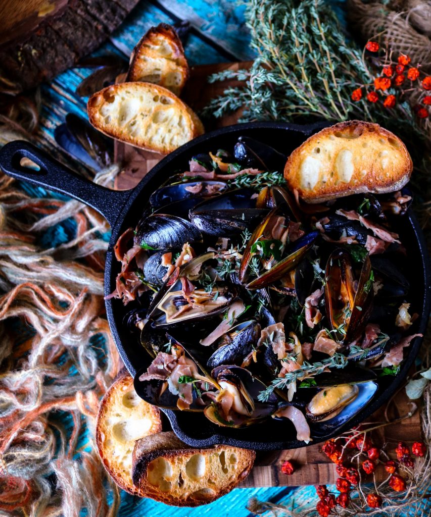 White Wine Prosciutto Steamed Mussels