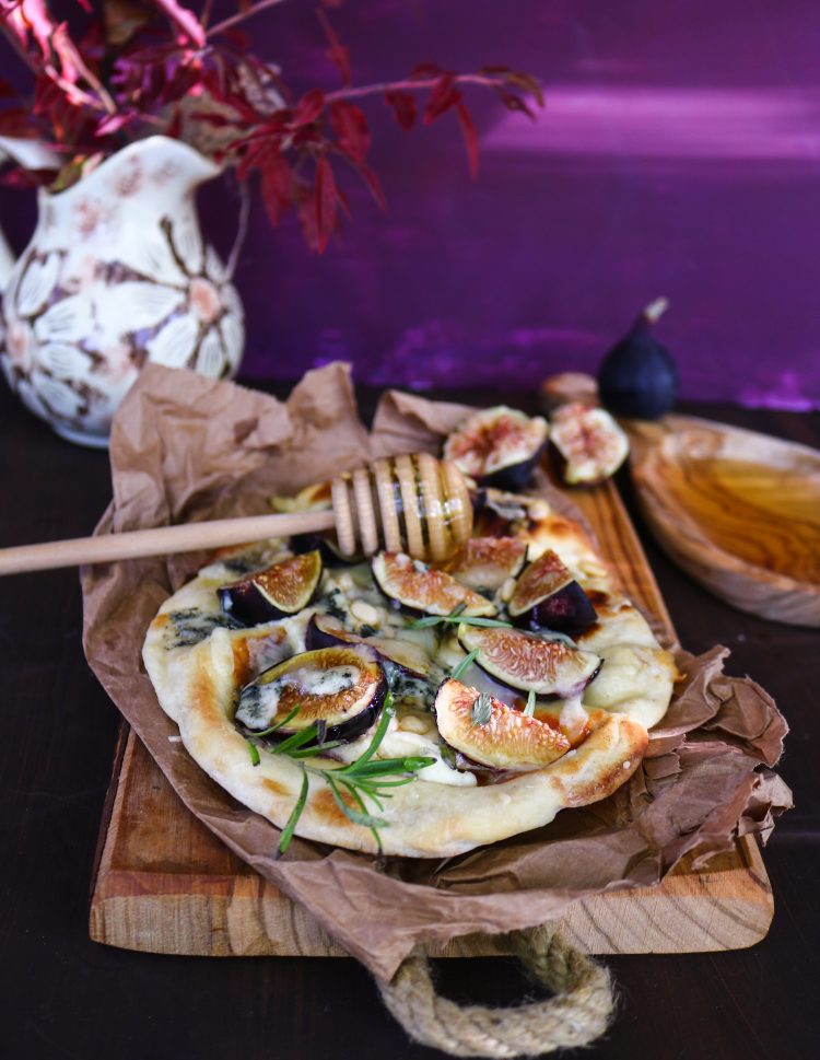 Fig Blue Cheese Flatbread (Naan Pizza with Figs)