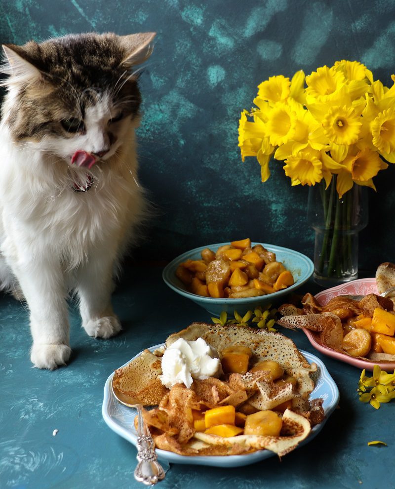 Banana Mango Sauce Crêpes