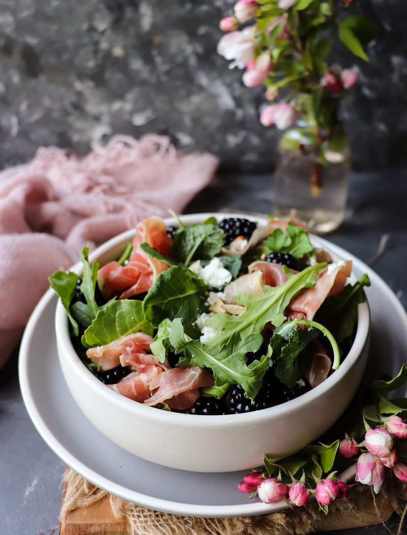summer salad with blackberries and prosciutto