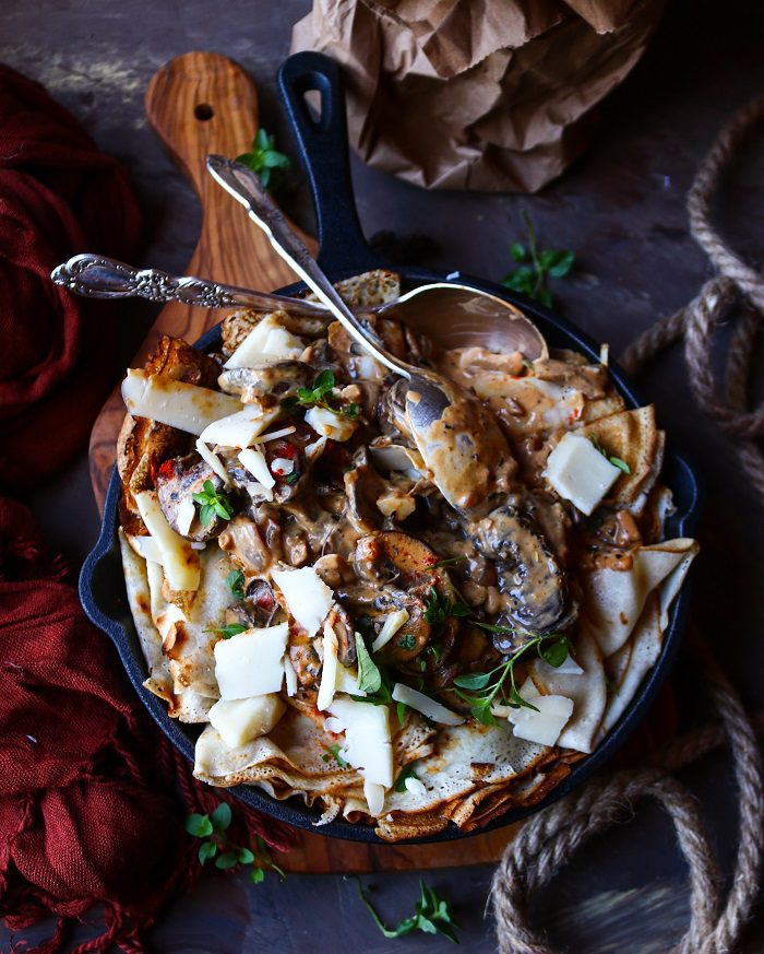 Crêpes With Creamy Mushroom Sauce