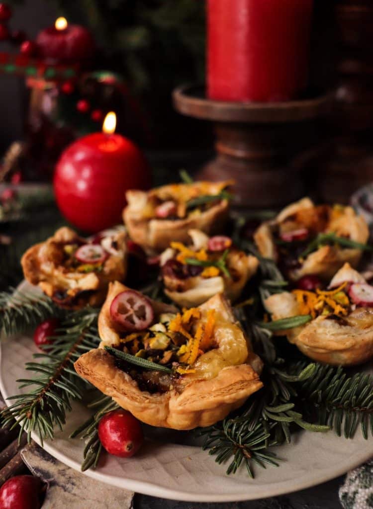 Cranberry Brie Puff Pastry Bites