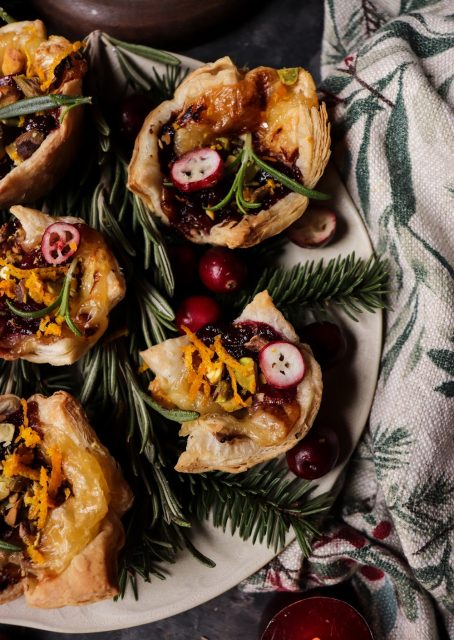 Cranberry Brie Puff Pastry Bites
