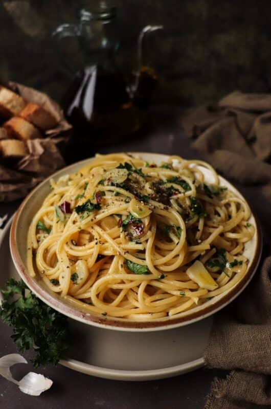 Olive Oil Garlic Pasta (Pasta Aglio e Olio)