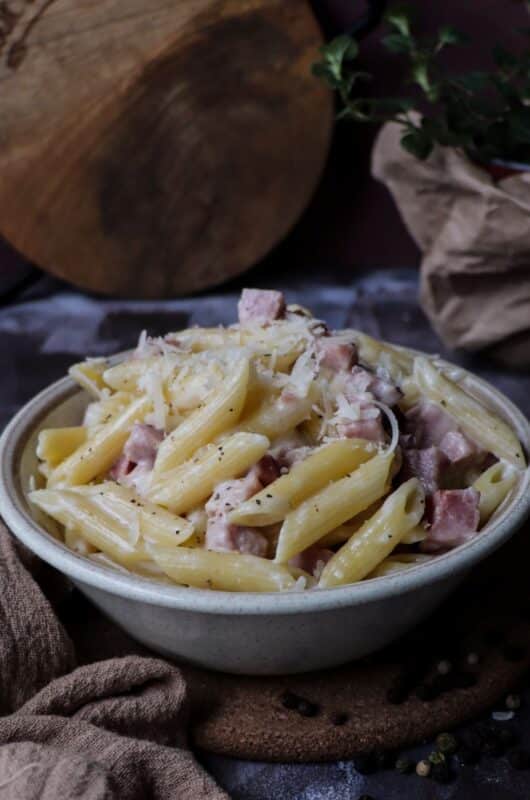 Creamy Fontina Ham Pasta (Pasta Alla Valdostana)