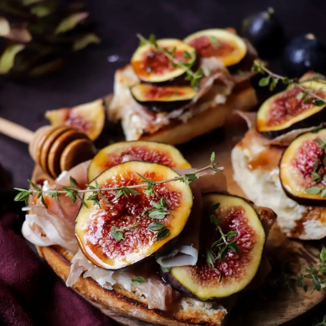 Bruschetta with Goat Cheese, Figs and Prosciutto 
