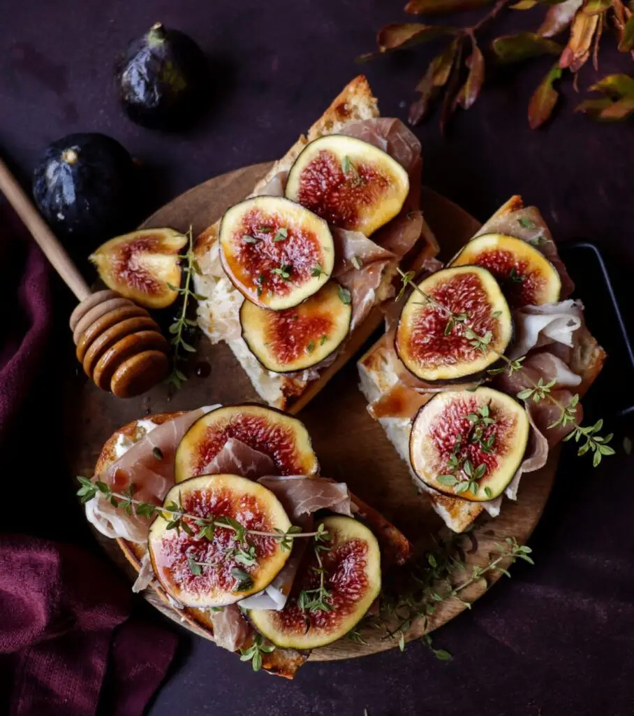 Fig Prosciutto Bruschetta with Goat Cheese, Honey, and Thyme