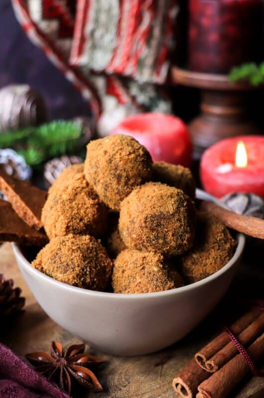 Gingerbread Bliss Balls - Festive Christmas Date Truffles