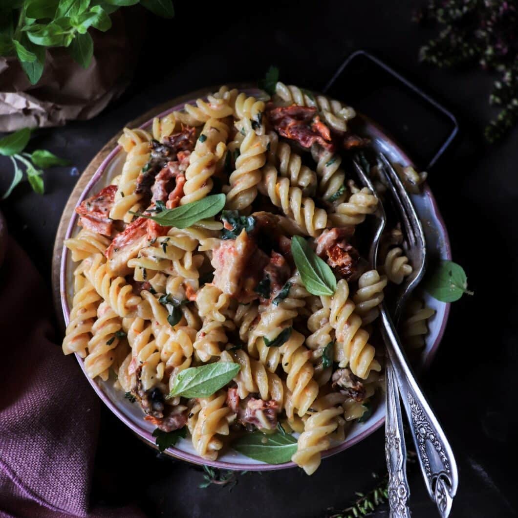 Marry Me Pasta (Creamy Sun-Dried Tomato Sauce)