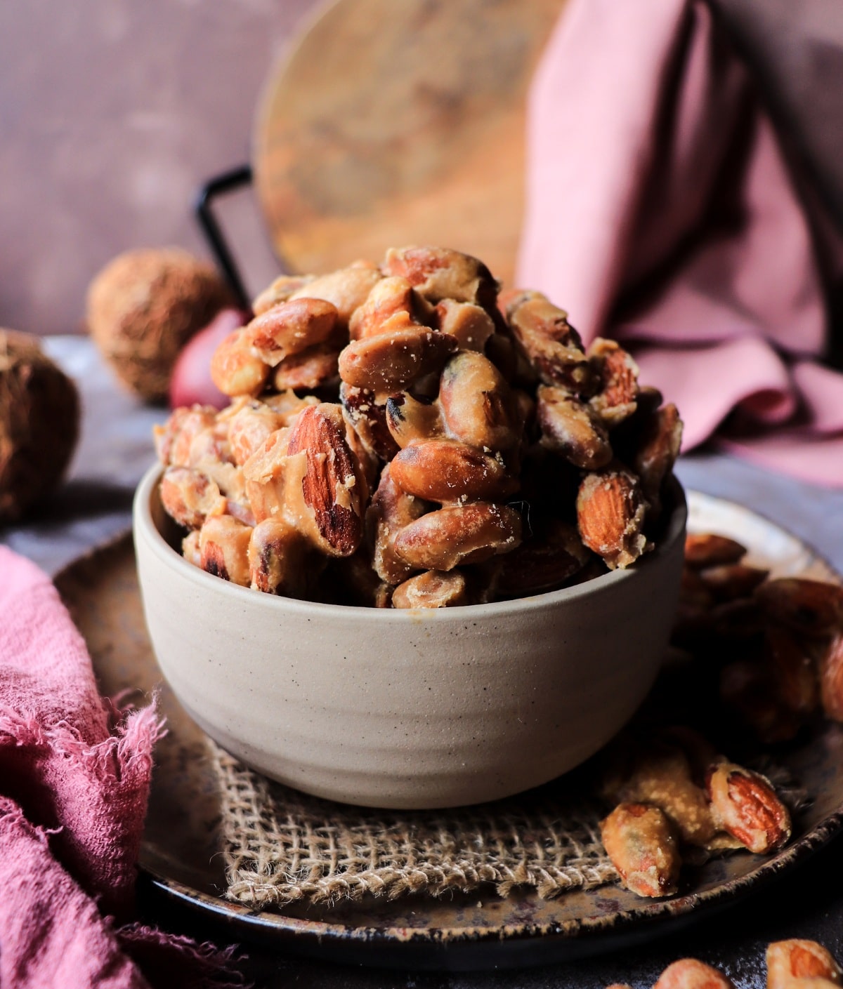 frosted maple almonds with a grainy crystallized coating and rich maple flavour