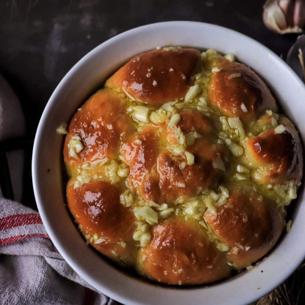 Pampushky (Ukrainian Garlic Bread)