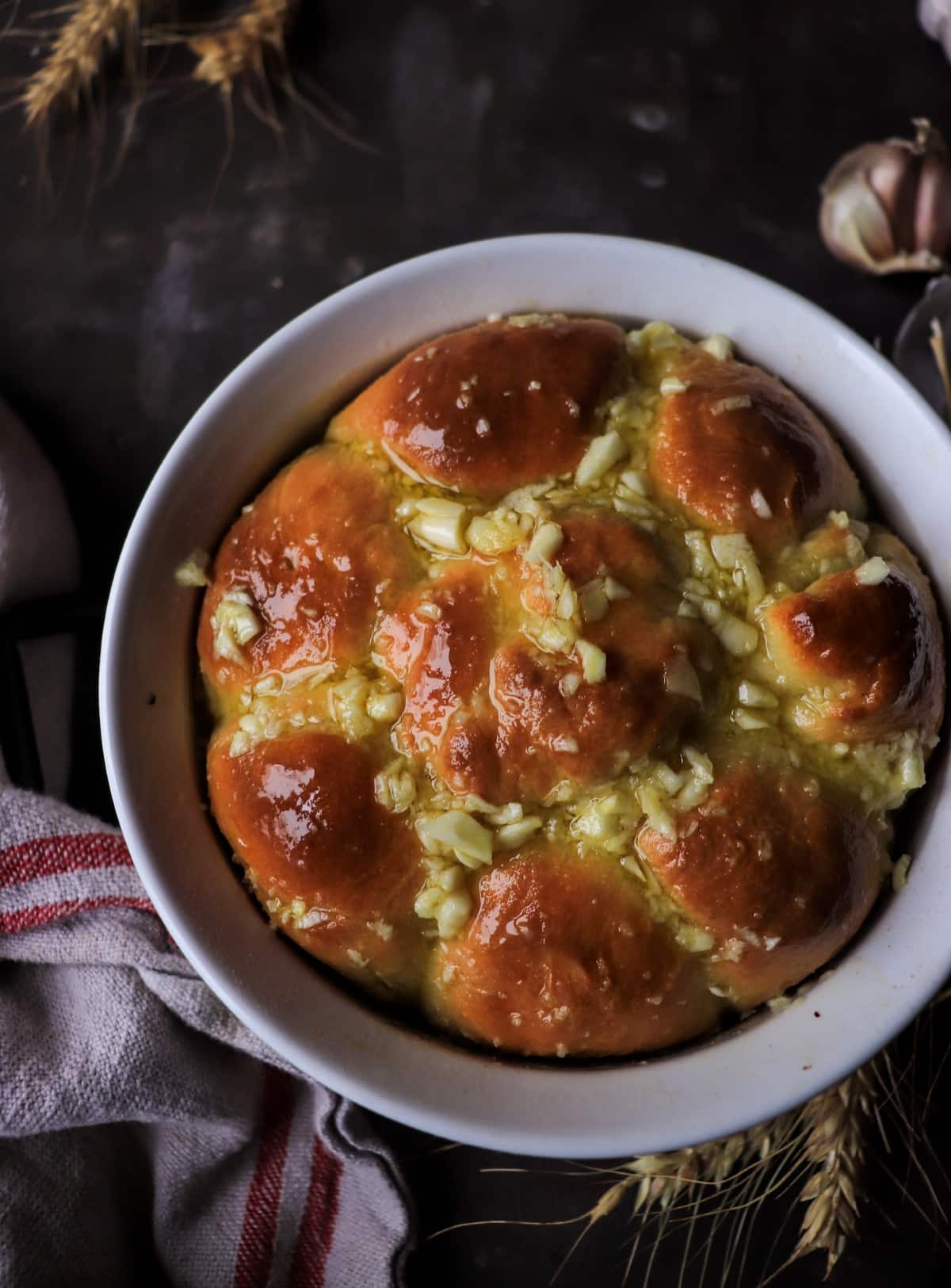 Pampushky (Ukrainian Garlic Bread)