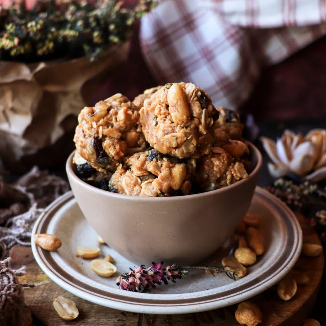 Peanut Butter Oat Bites with Cornflakes, Maple and Raisins