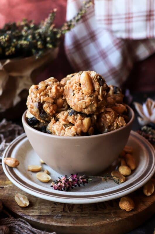 Peanut Butter Oat Bites with Cornflakes, Maple and Raisins