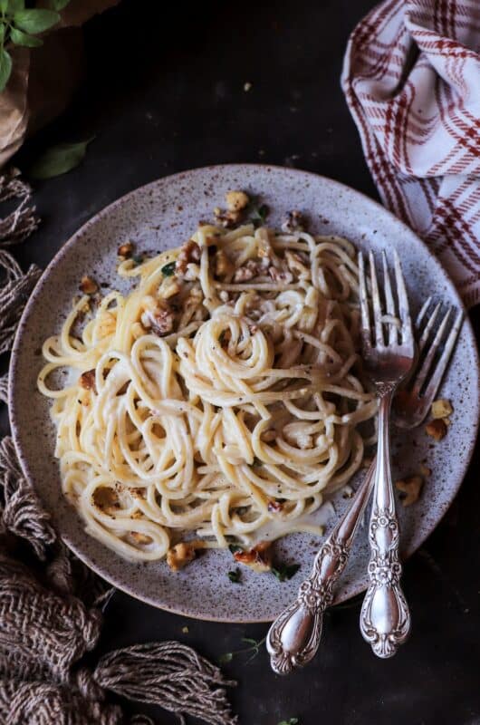 Spaghetti with Gorgonzola and Walnuts