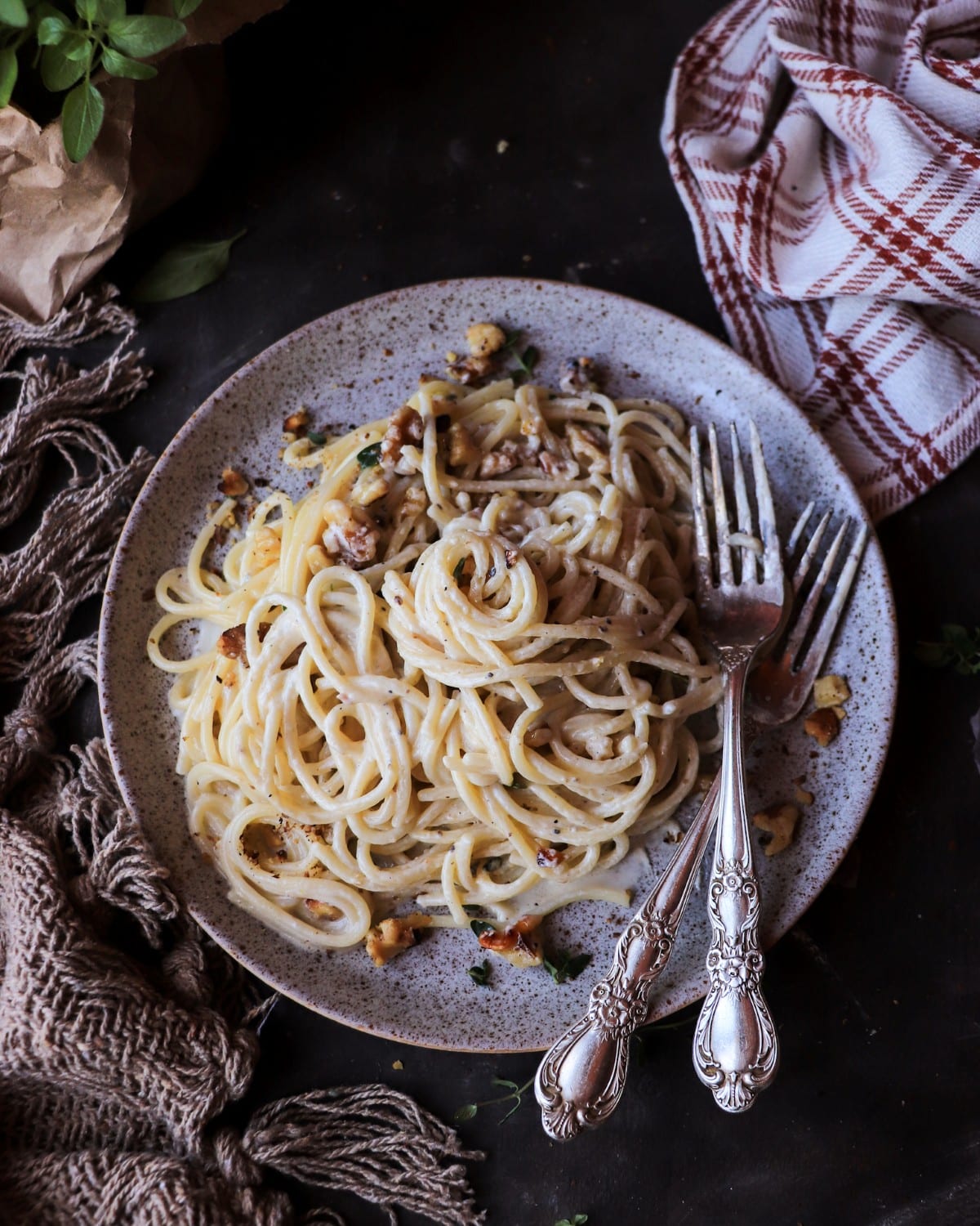 Spaghetti with Gorgonzola and Walnuts