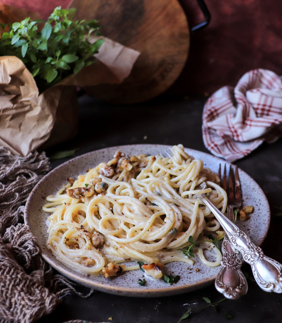 Italian spaghetti with blue cheese and walnuts in a rich, velvety cream sauce.