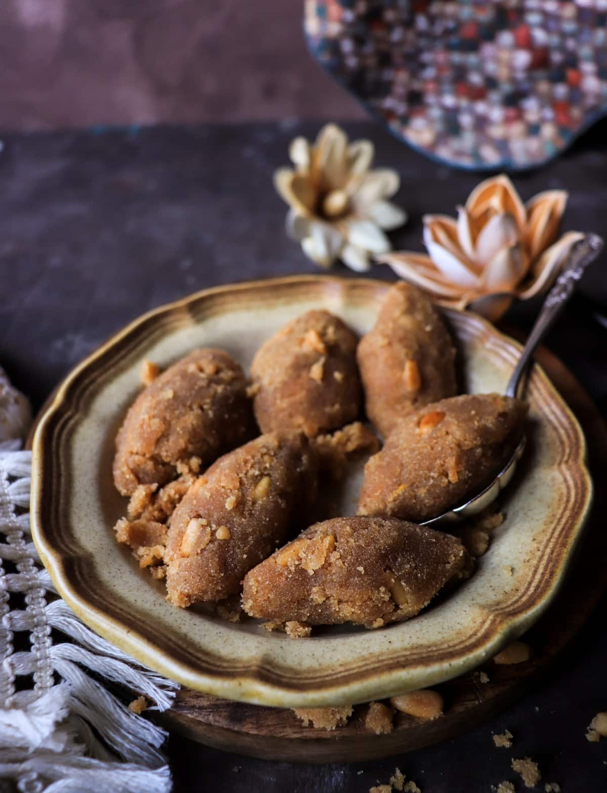irmik helvası Turkish dessert”