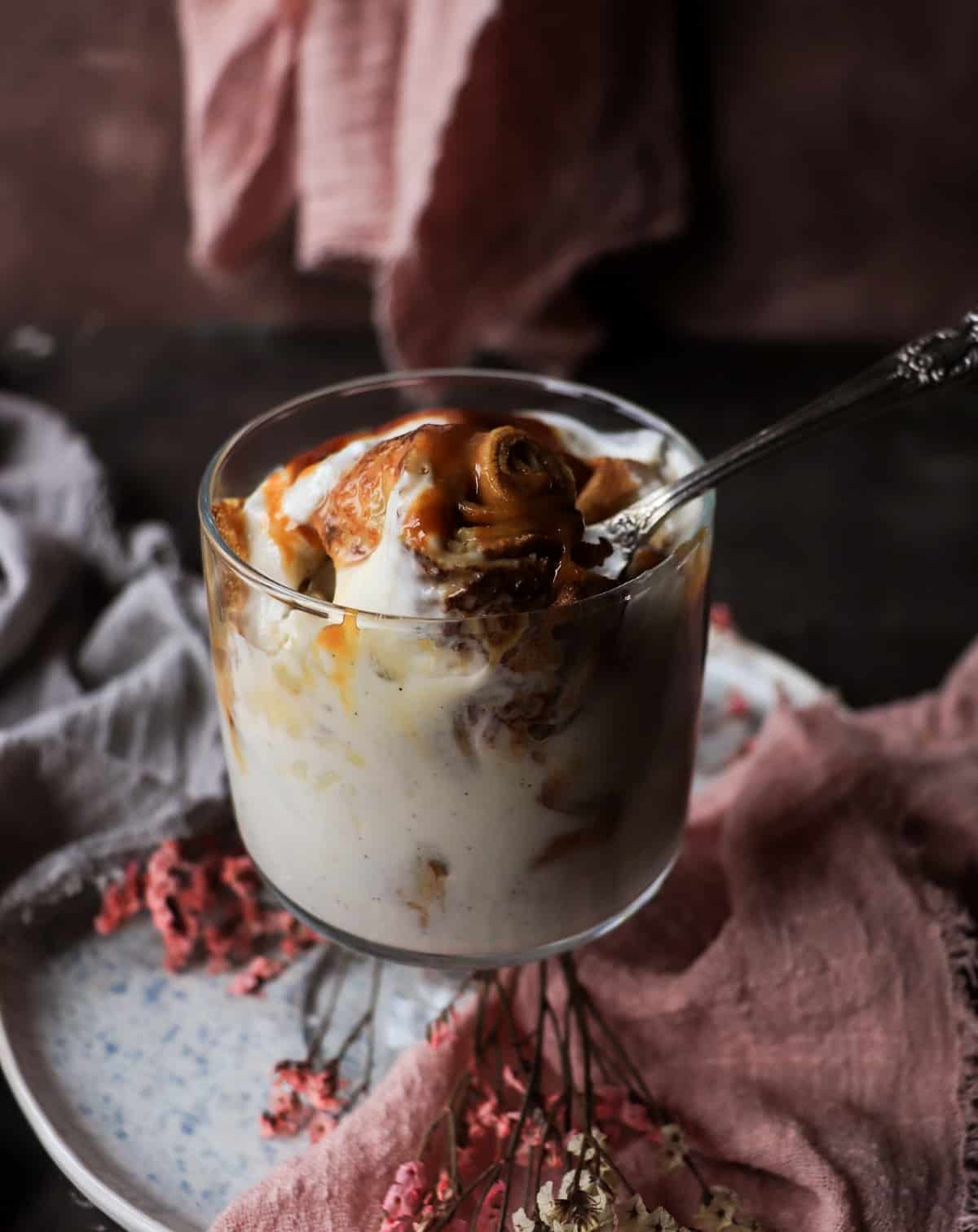 Yogurt and dulce de leche dessert with crêpes