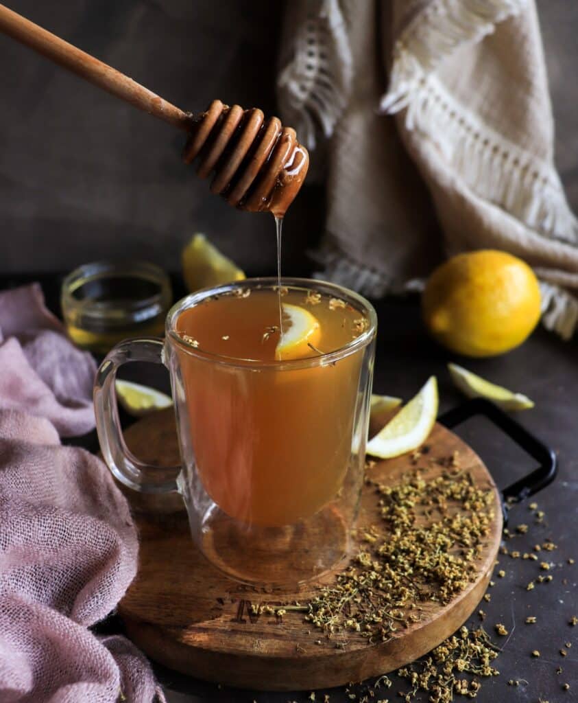 Elderflower Tea with Lemon and Honey – A Guide to Brewing Elderflowers