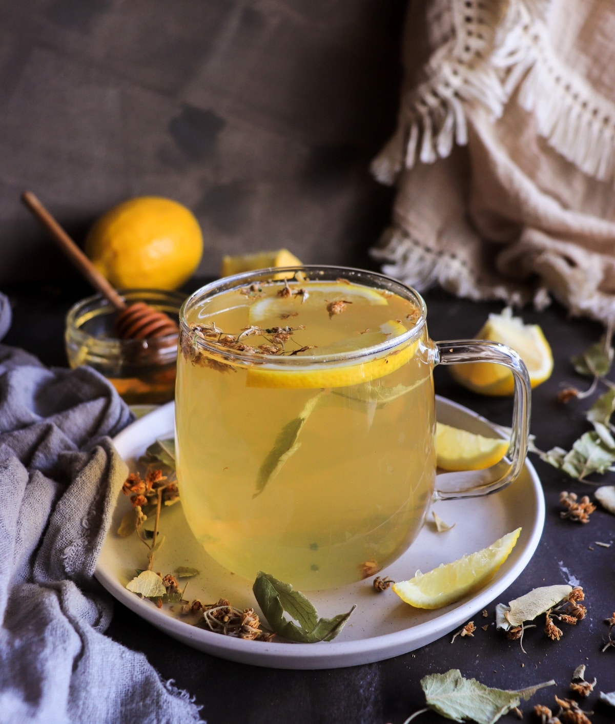 How to make linden tea with honey and lemon