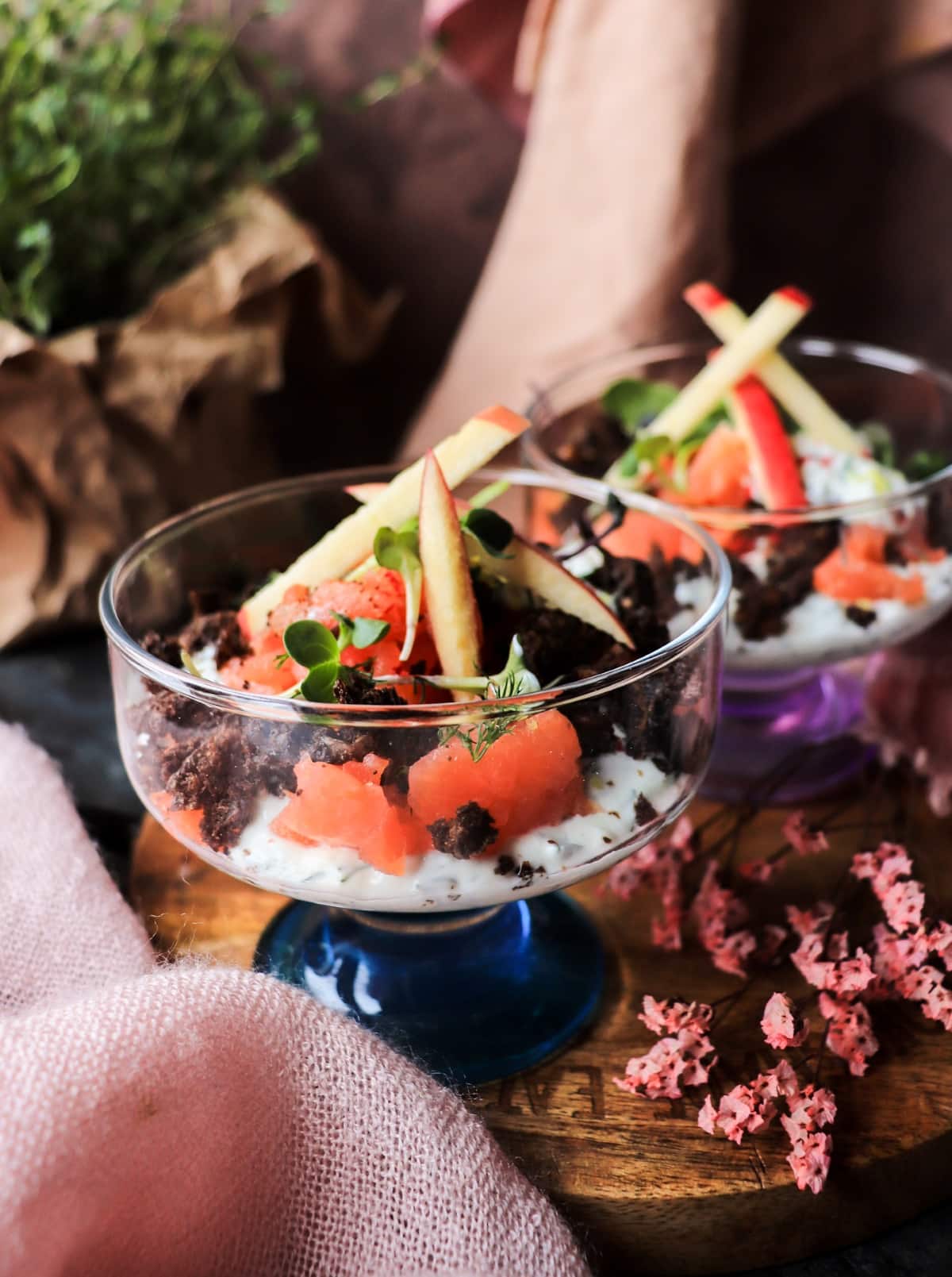 Smoked salmon and pumpernickel verrine with apples
