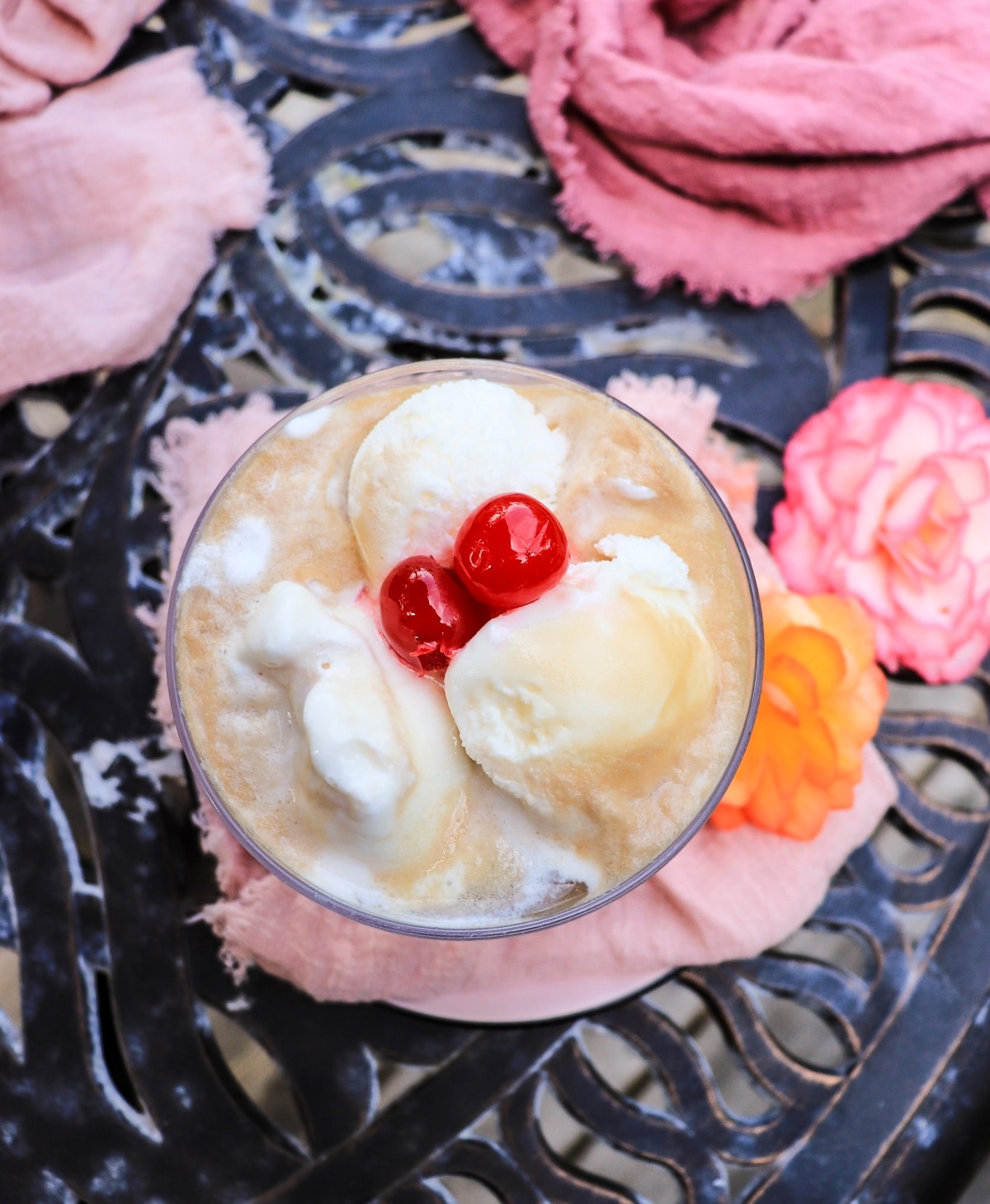 how to make an amaretto root beer float with vanilla ice cream