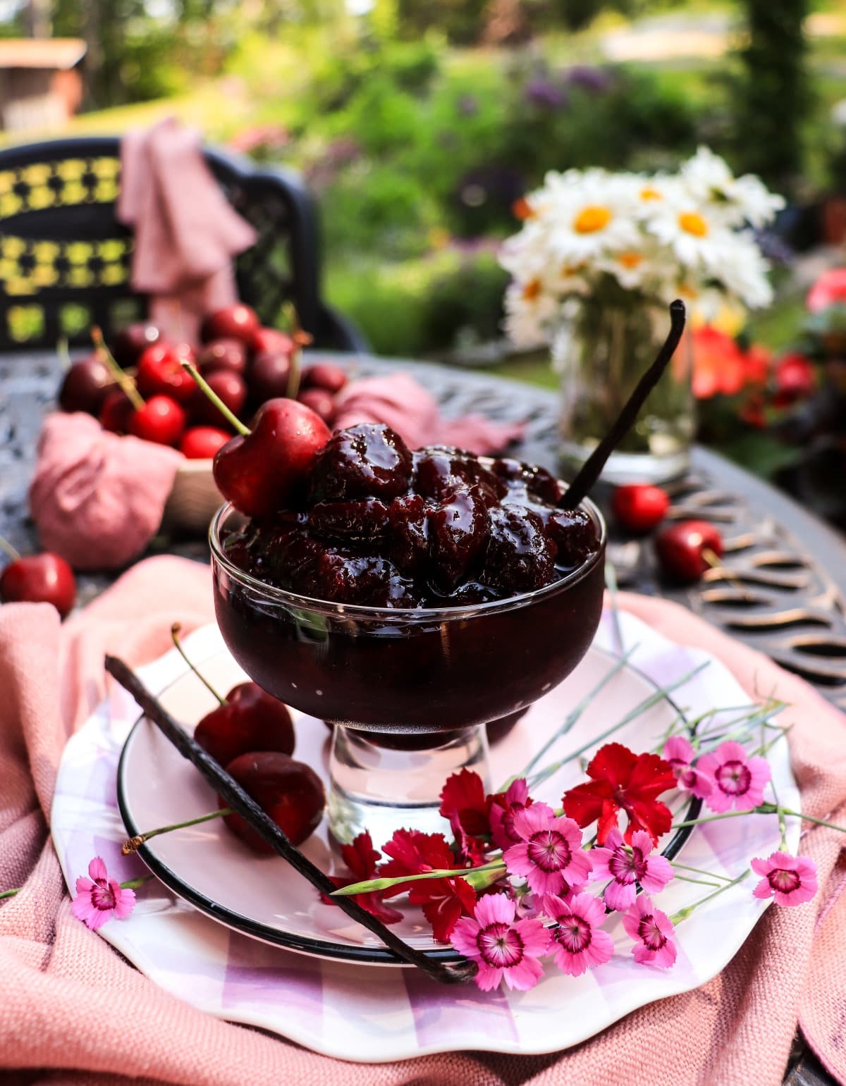 Cherry vanilla jam with amaretto (low sugar recipe with pectin)