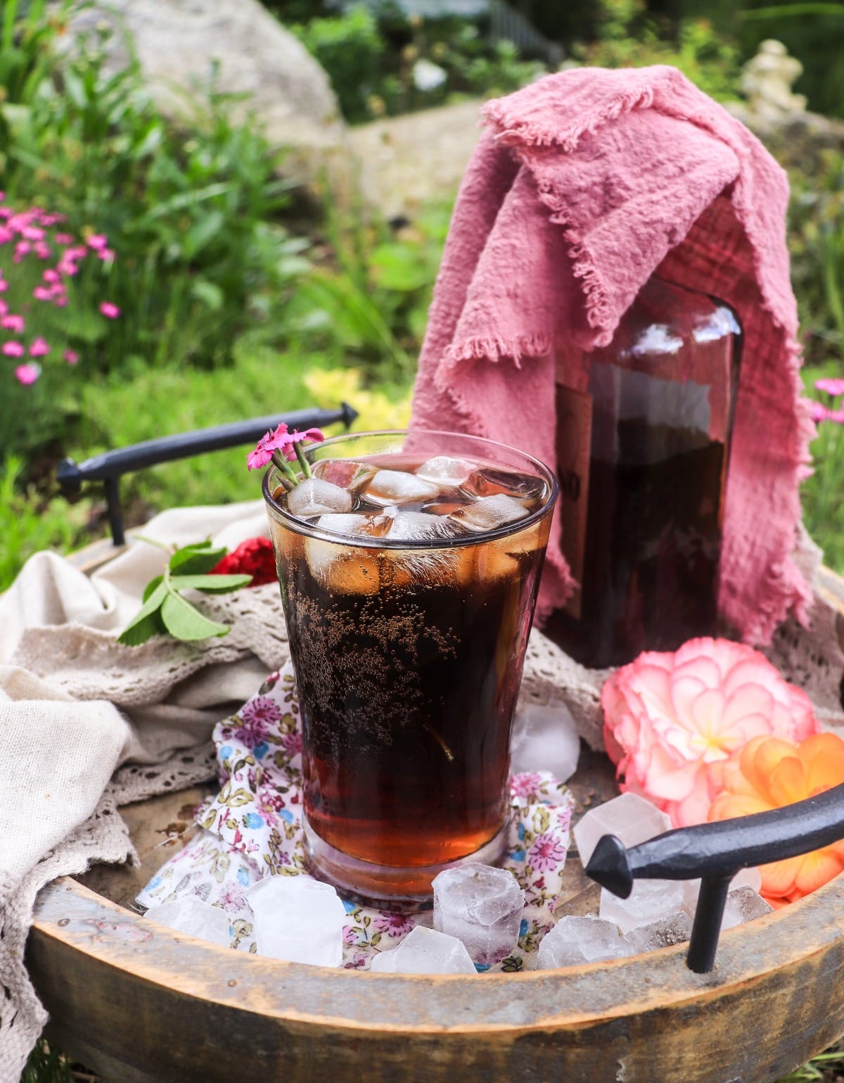 Amaretto cocktail with root beer