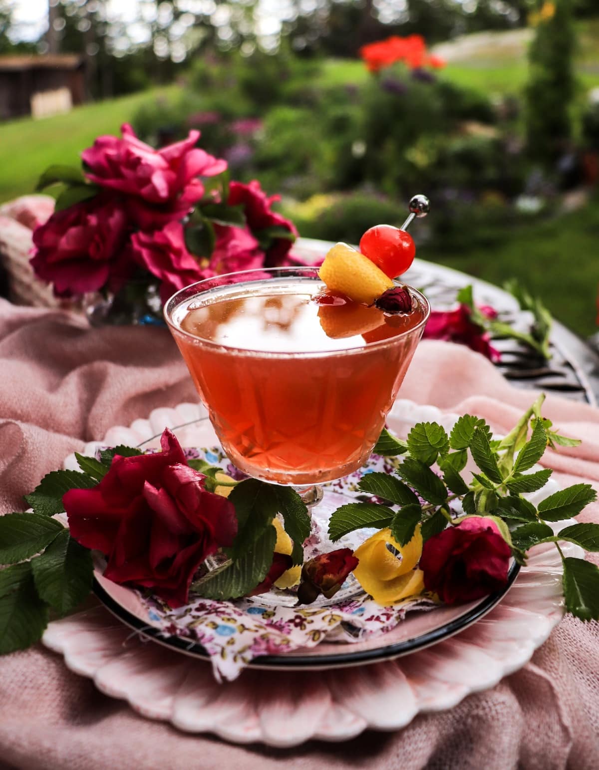 Rose jam cocktail with amaretto and gin (gin sour)