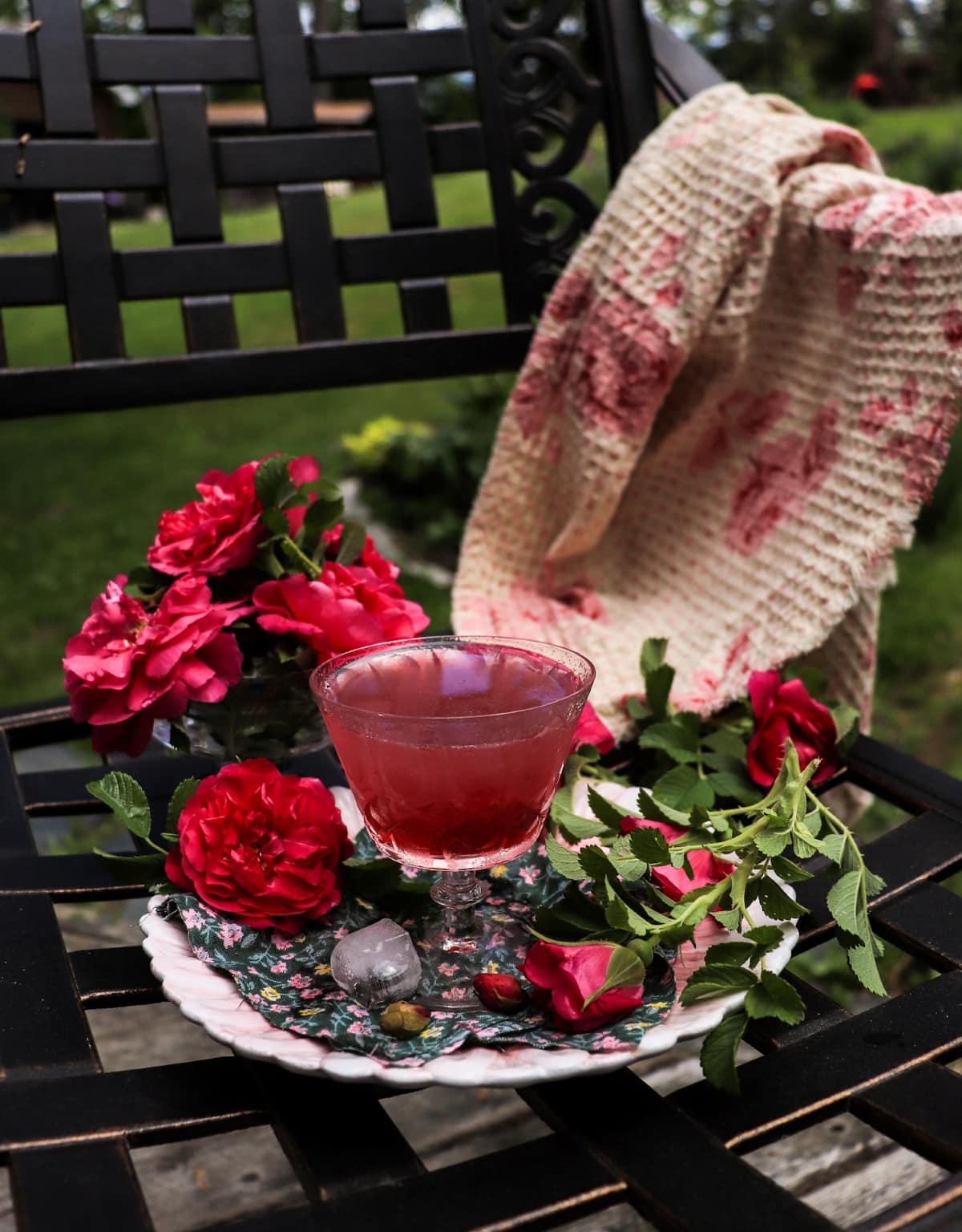 Floral Rose Gin Daisy cocktail