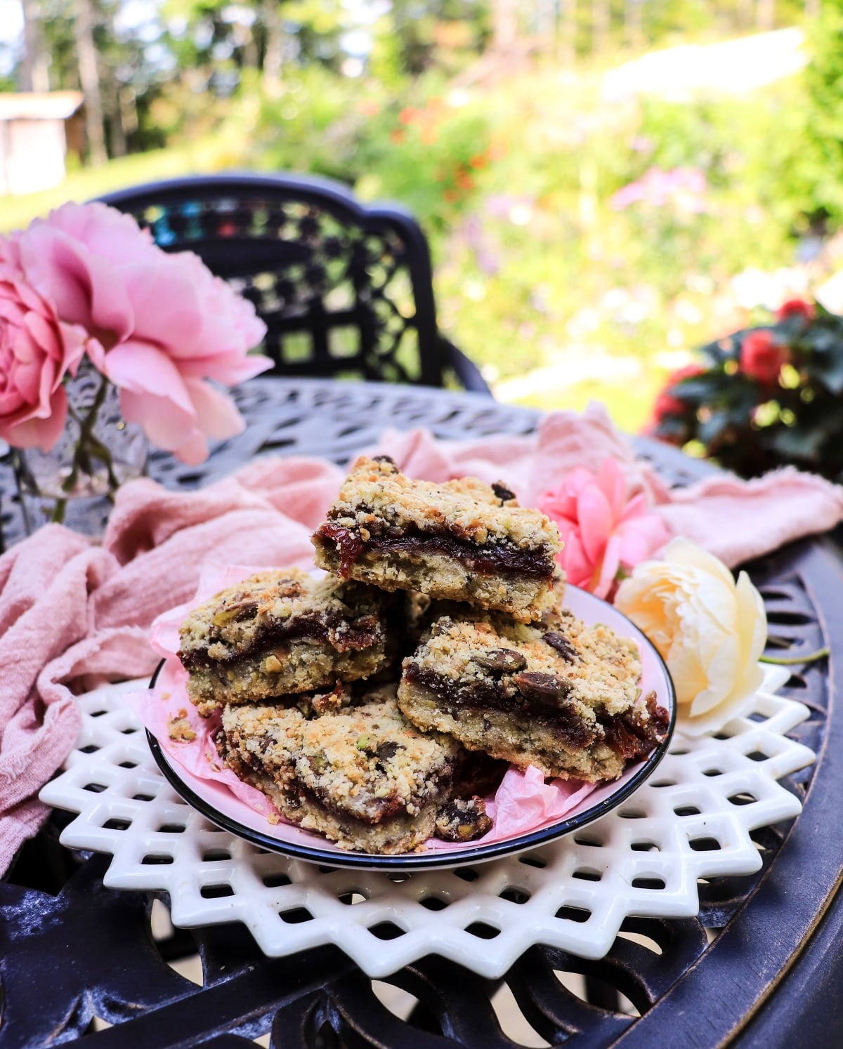Pistachio shortbread bars with rose jam