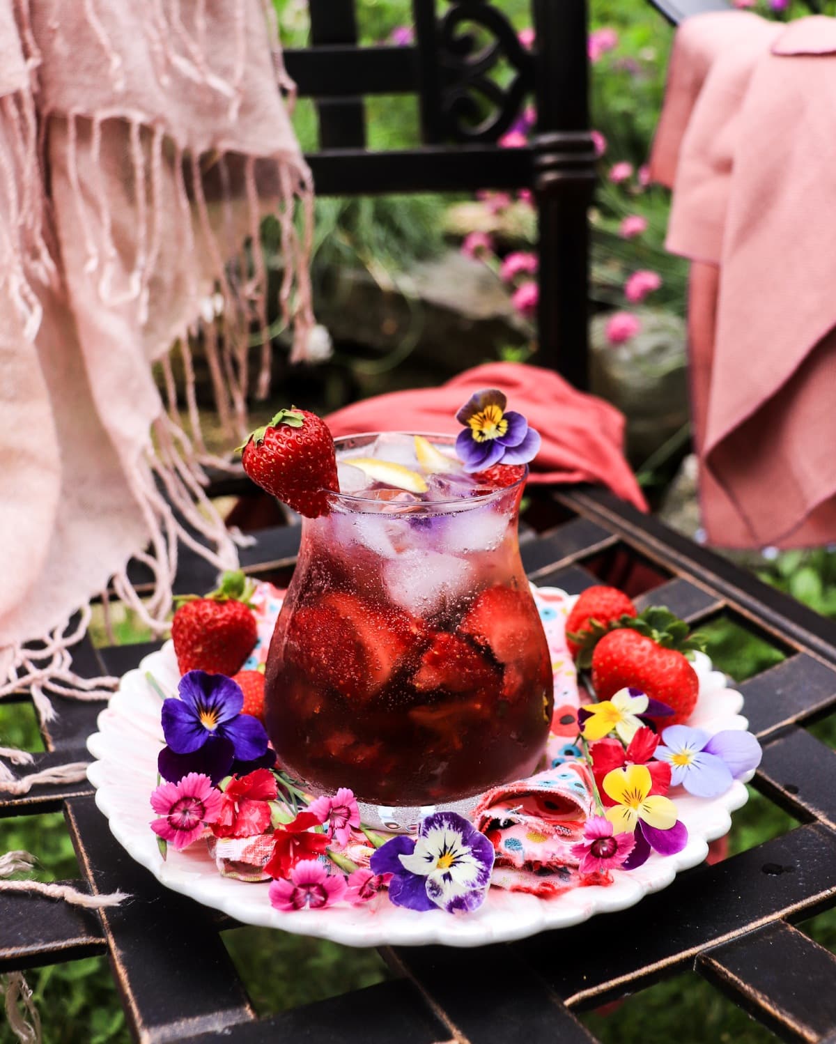 strawberry violet spritz with gin