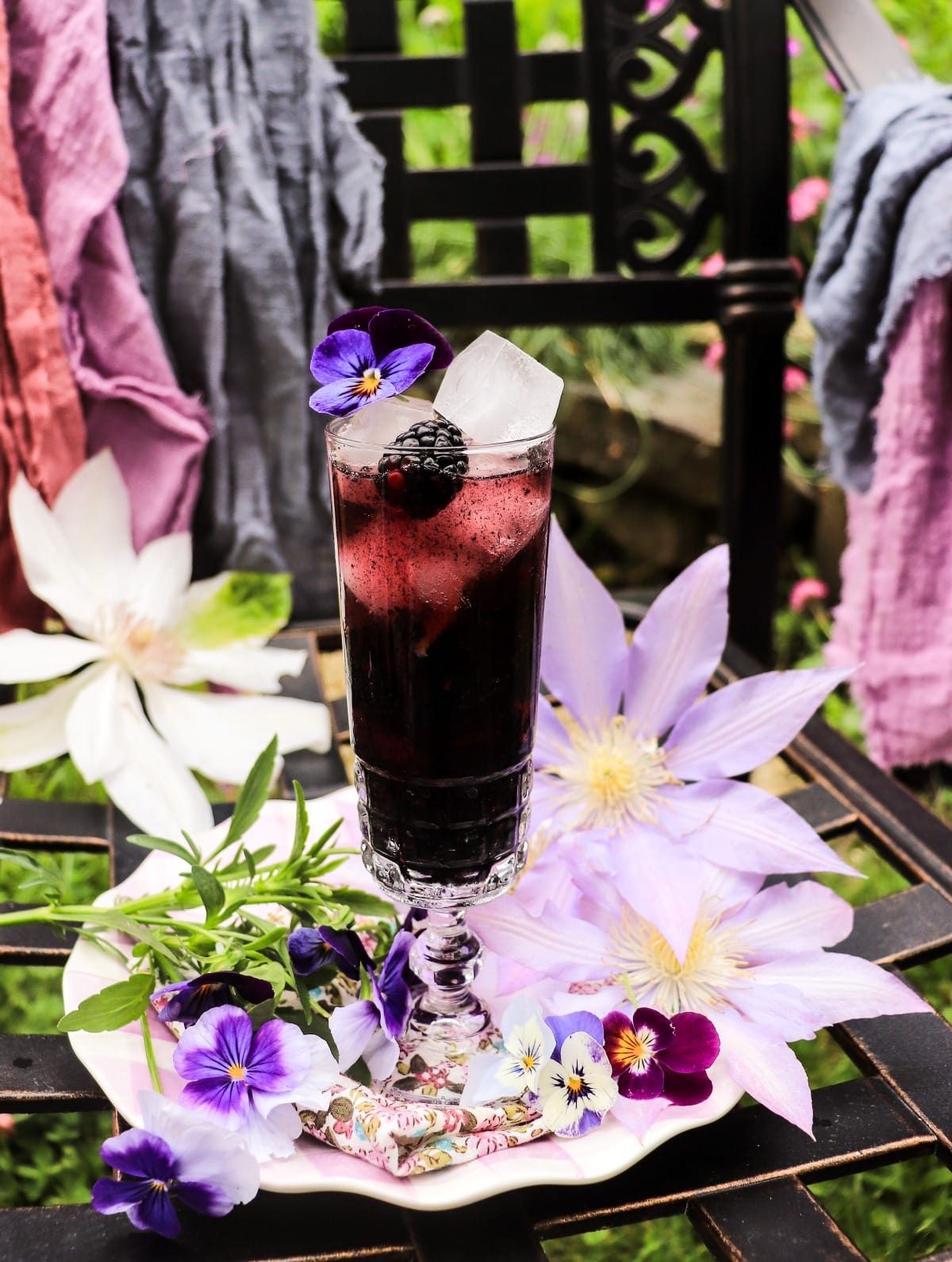 blackberry sparkling cocktail with violet liqueur (crème de violette cocktail)