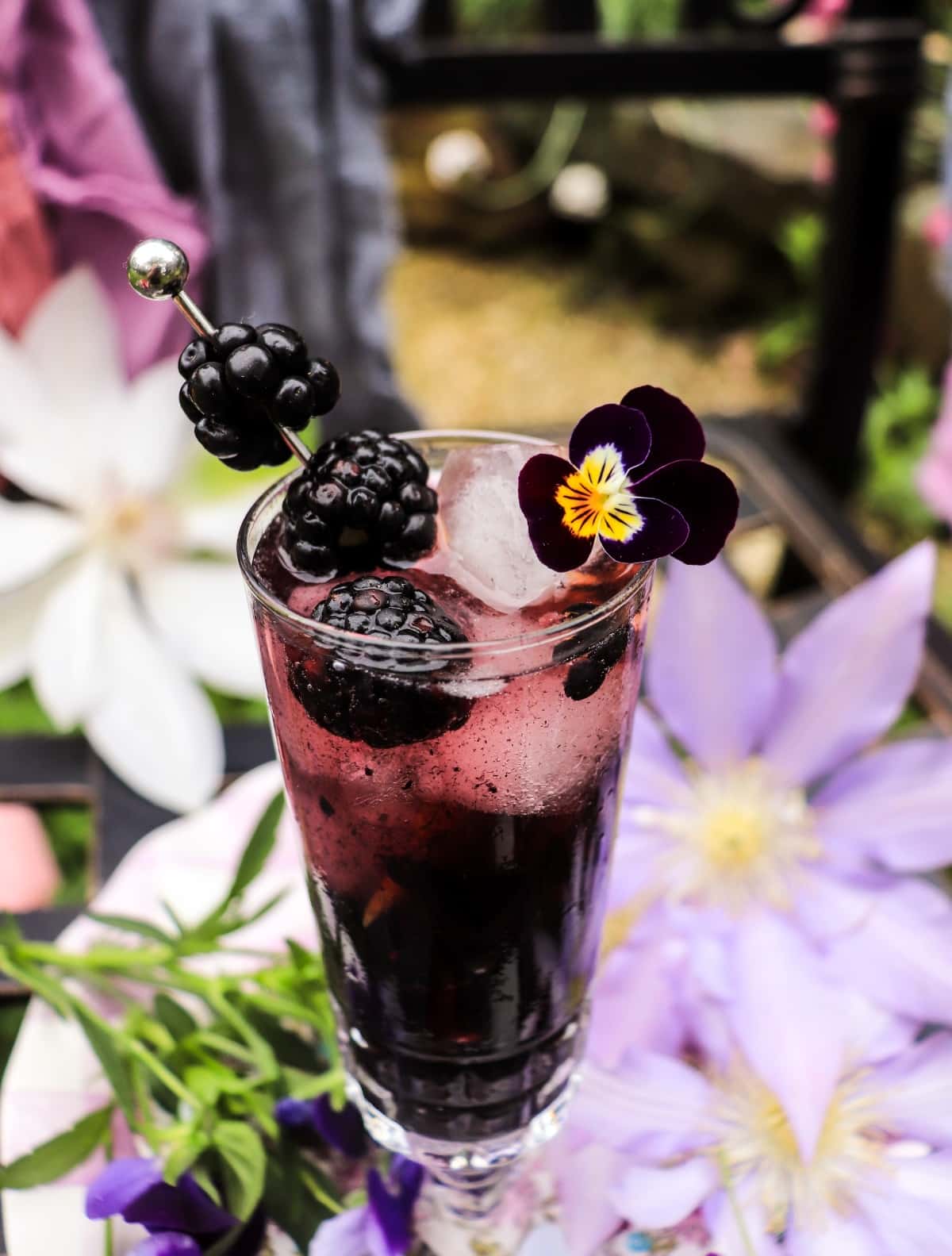 blackberry spritz with violet liqueur