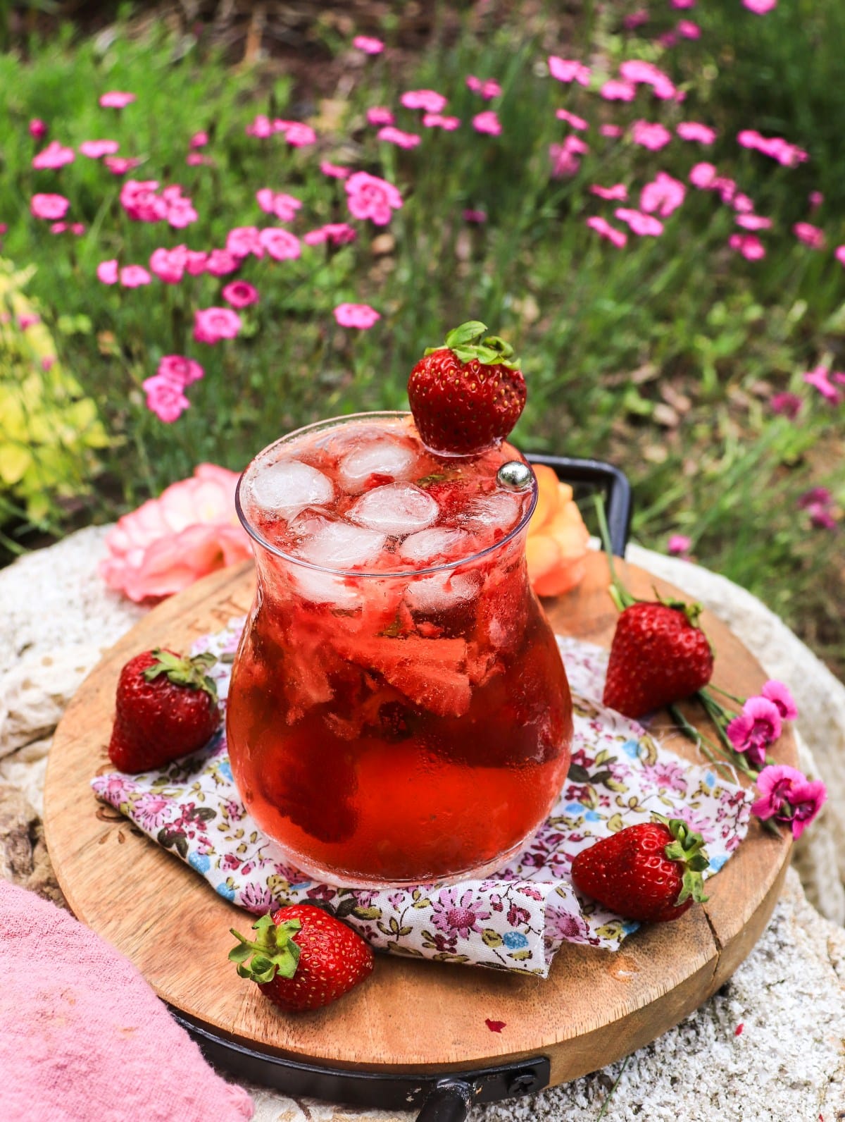 Strawberry spritz with amaretto and fresh strawberries