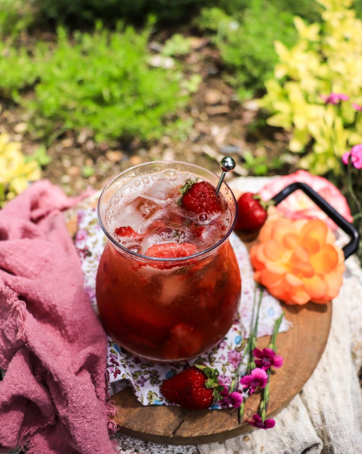 Strawberry cocktail with amaretto and sparkling wine