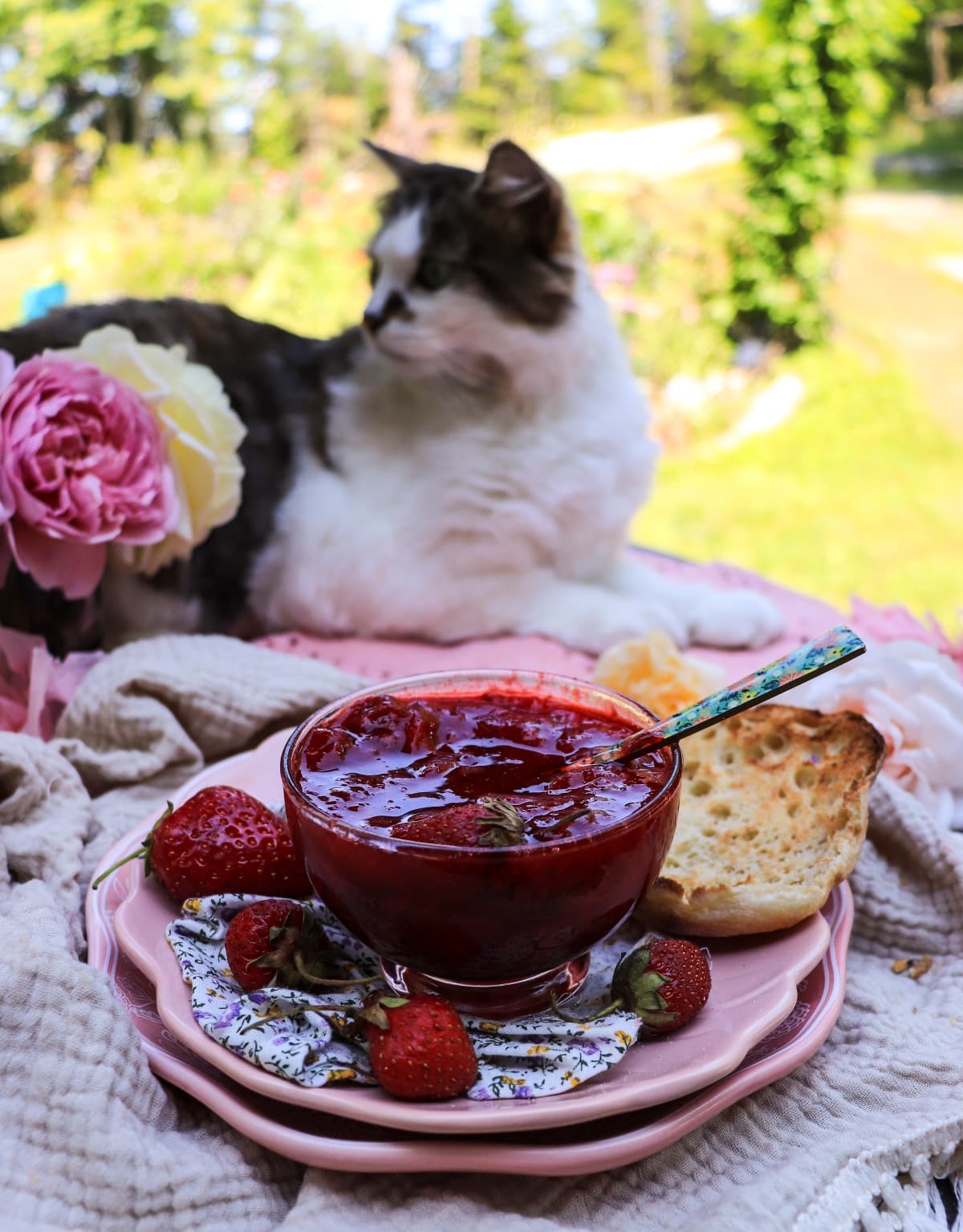 homemade low sugar strawberry jam with amaretto
