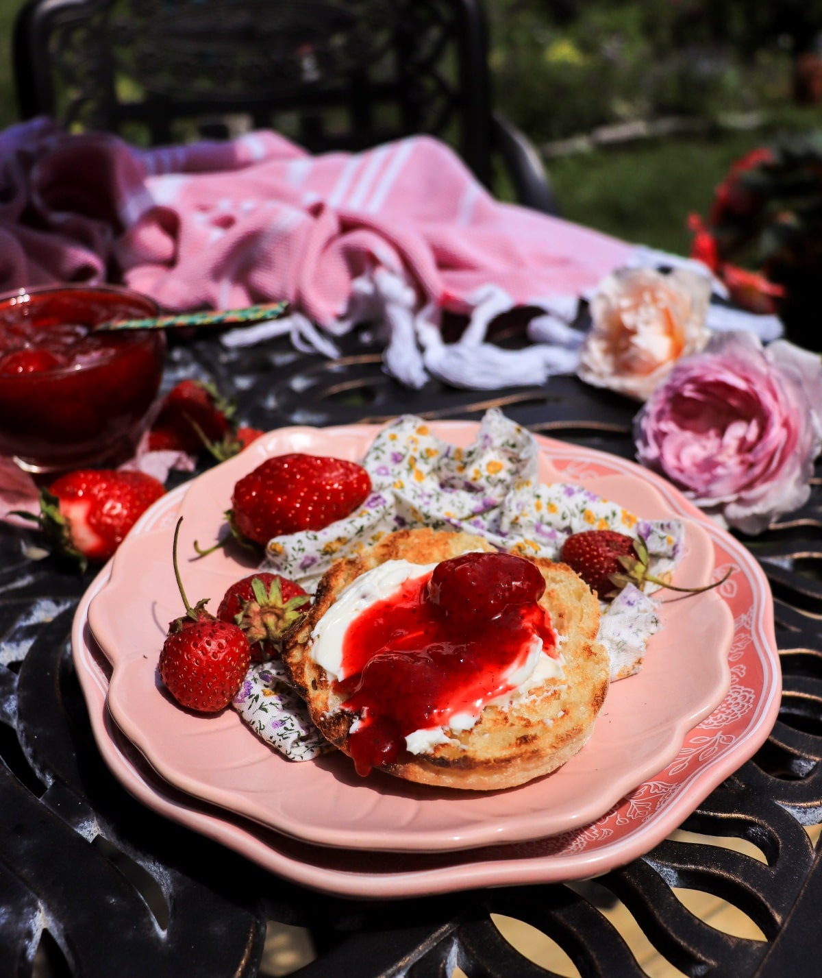 low sugar, soft strawberry jam with amaretto (with pectin)