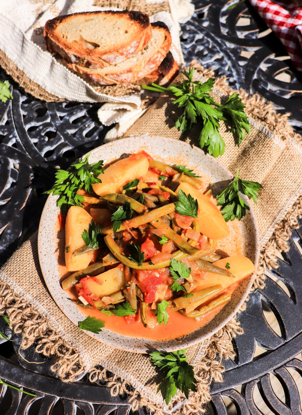 fasolakia lathera with green beans, potatoes and tomatoes