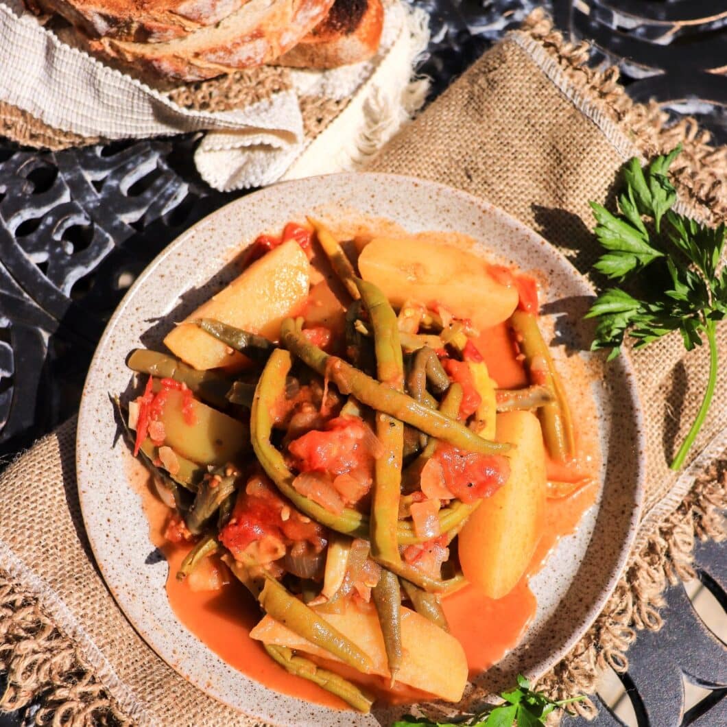 Fasolakia Lathera (Greek Green Beans with Potatoes)