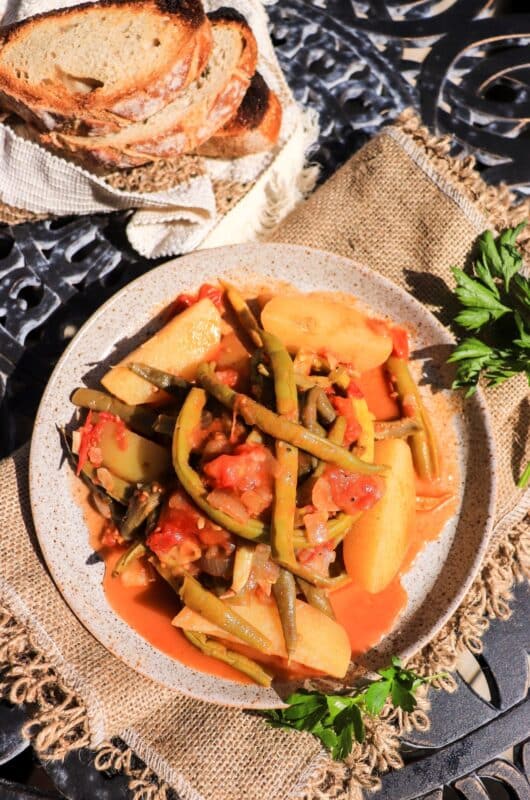 Fasolakia Lathera (Greek Green Beans with Potatoes)