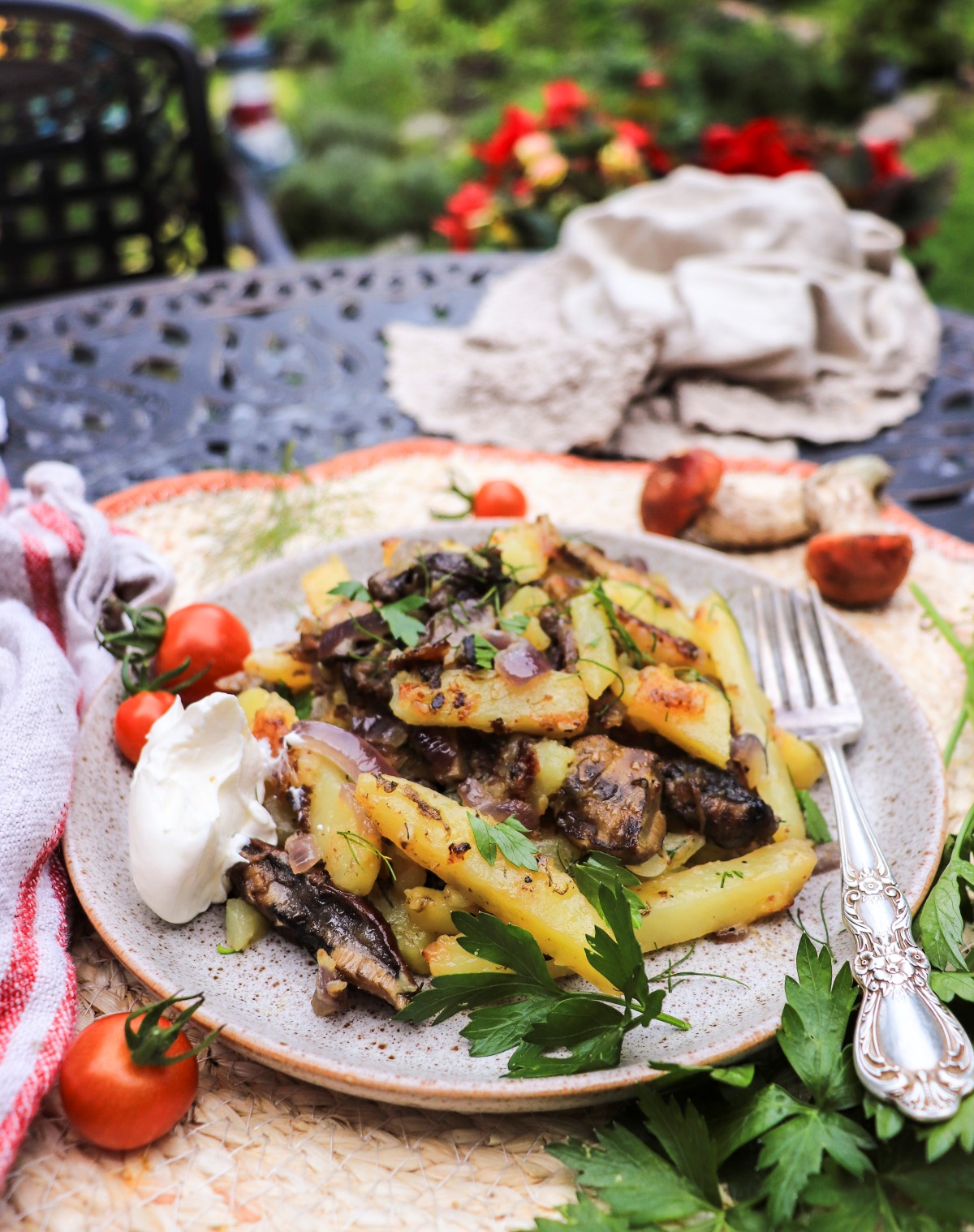 fried potatoes with mushrooms and sour cream
