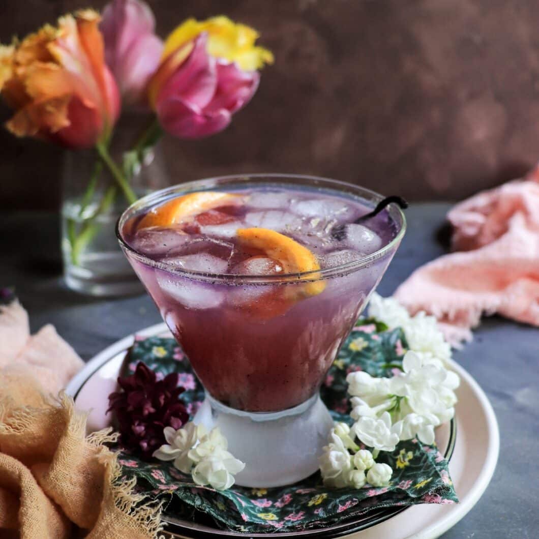Grapefruit Cocktail with Gin, Honey and Vanilla