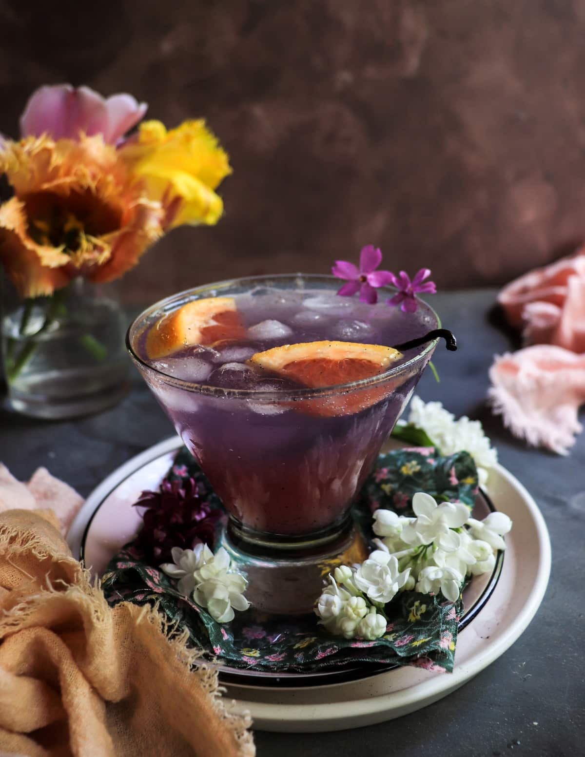 Gin cocktail with grapefruit, honey and vanilla bean