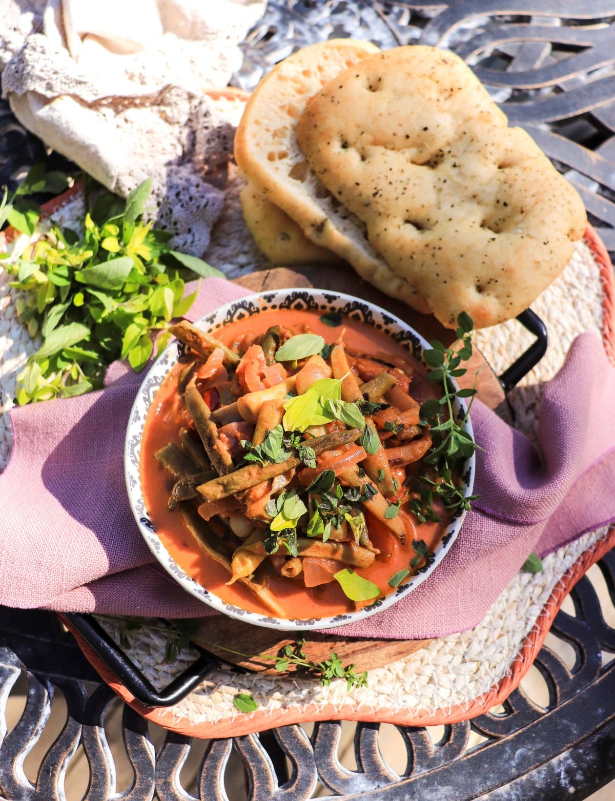 fresh green bean stew with tomatoes and oregano