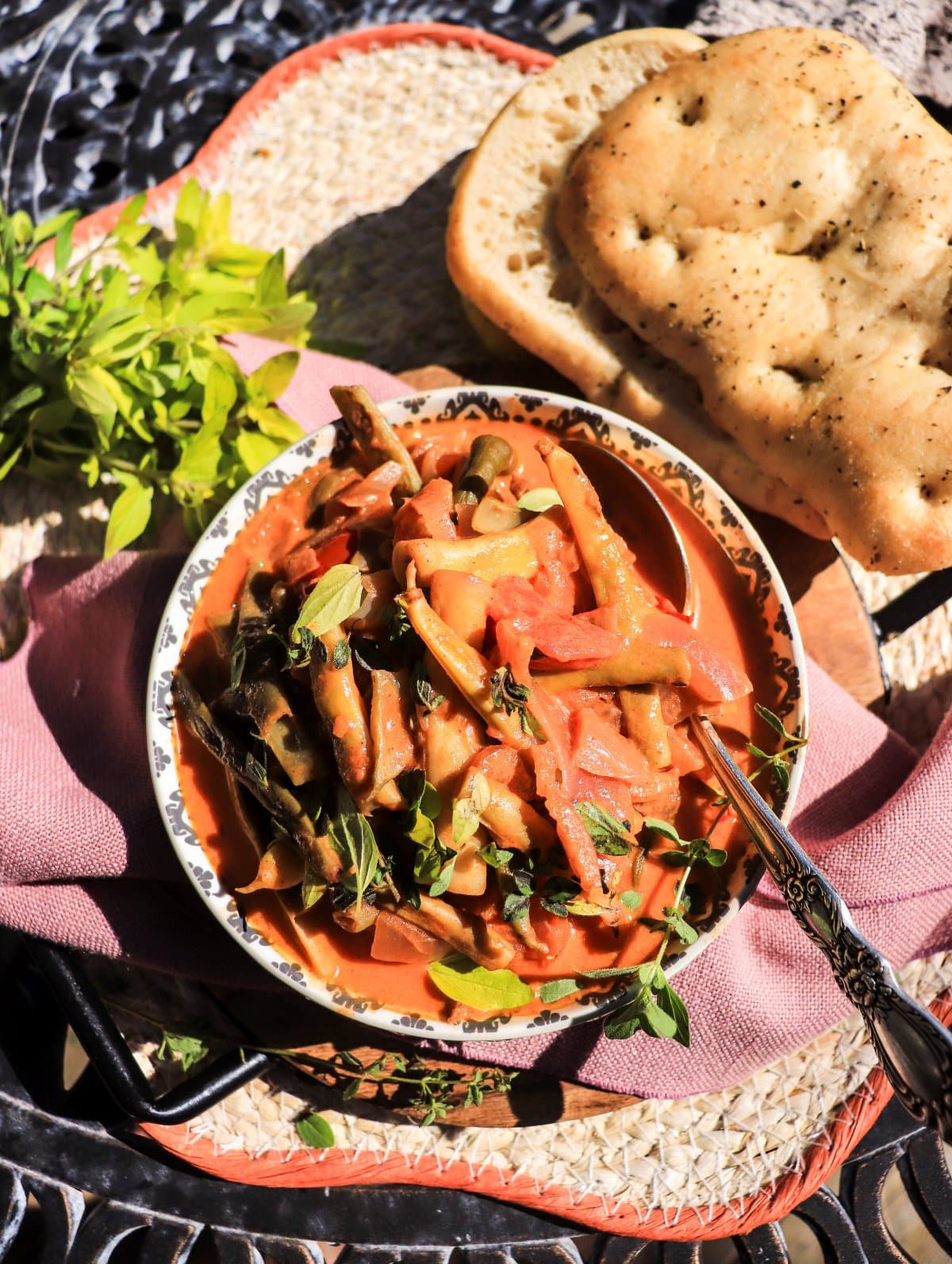 paprika green beans with tomatoes and sour cream