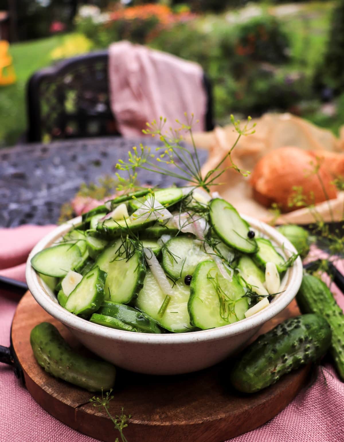 quick pickled cucumbers with dill and garlic